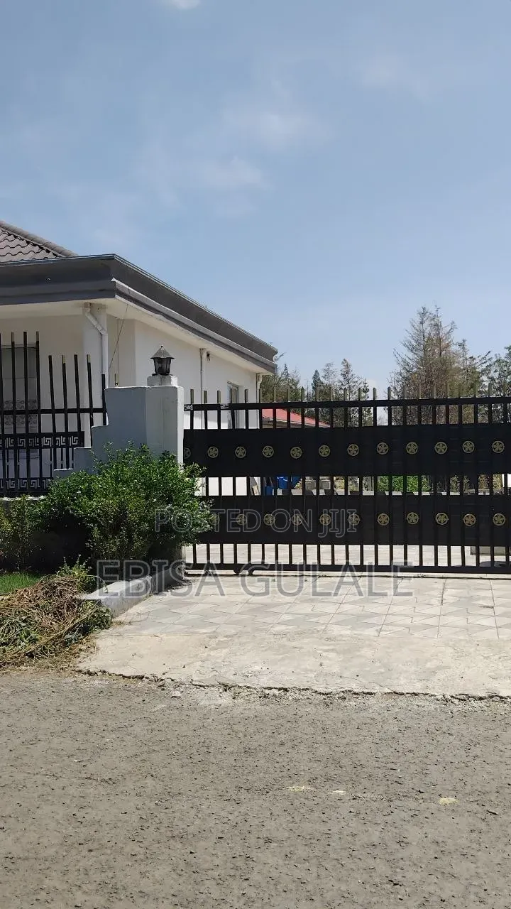 Furnished 7bdrm Farm House in Yeka for sale