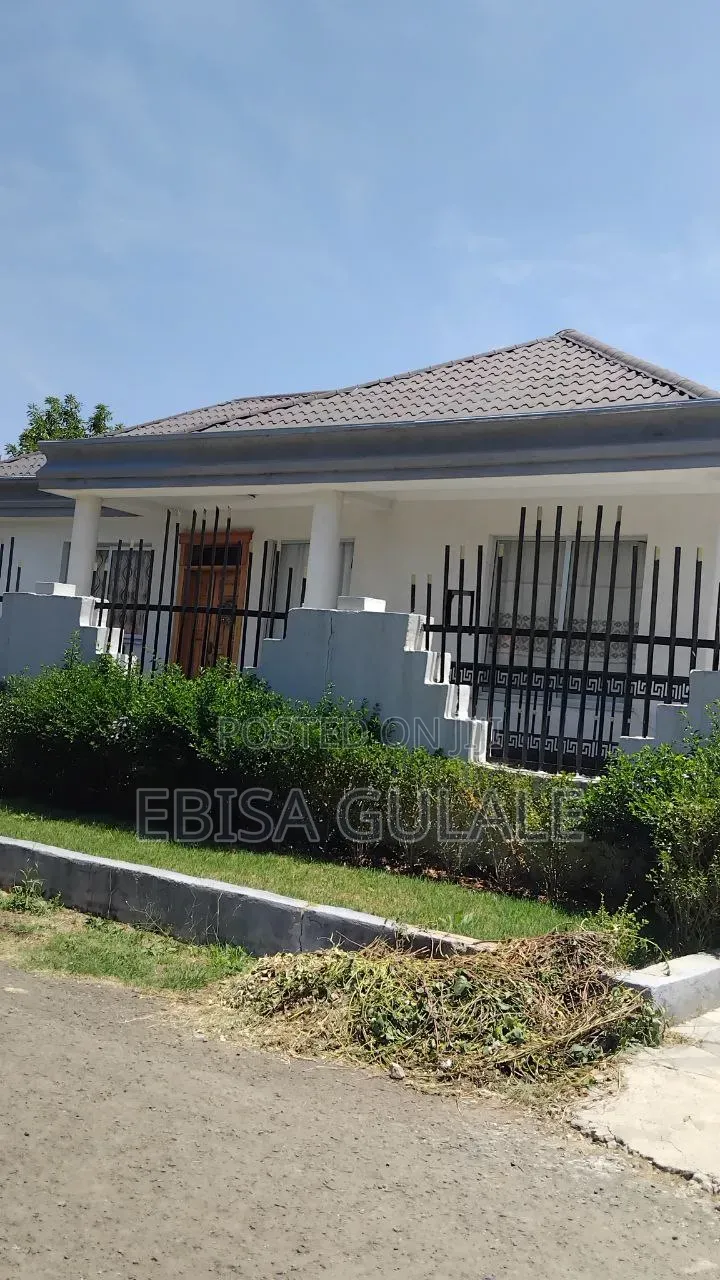 Furnished 7bdrm Farm House in Yeka for sale