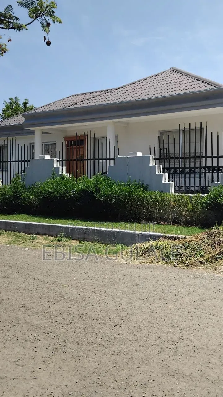 Furnished 7bdrm Farm House in Yeka for sale