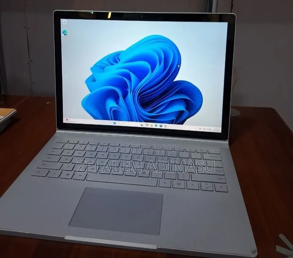 New Laptop Microsoft Surface Book 2 16GB Intel Core i7 SSD 512GB