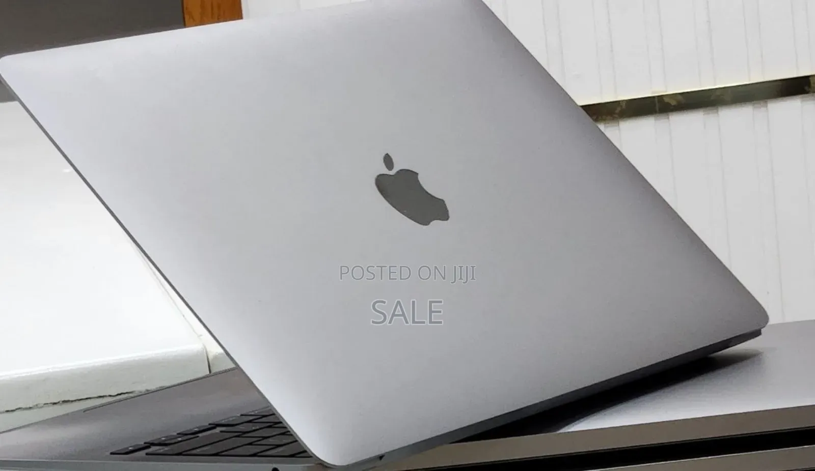 New Laptop Apple MacBook Air 2020 M1 8GB Apple M1 SSD 256GB