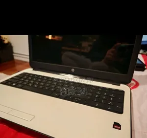 Laptop HP 15-ra003nia 4GB Intel Celeron HDD 500GB