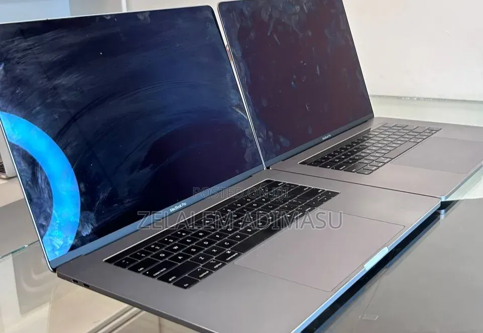 New Laptop Apple MacBook Pro 2018 16GB Intel Core i7 SSD 512GB