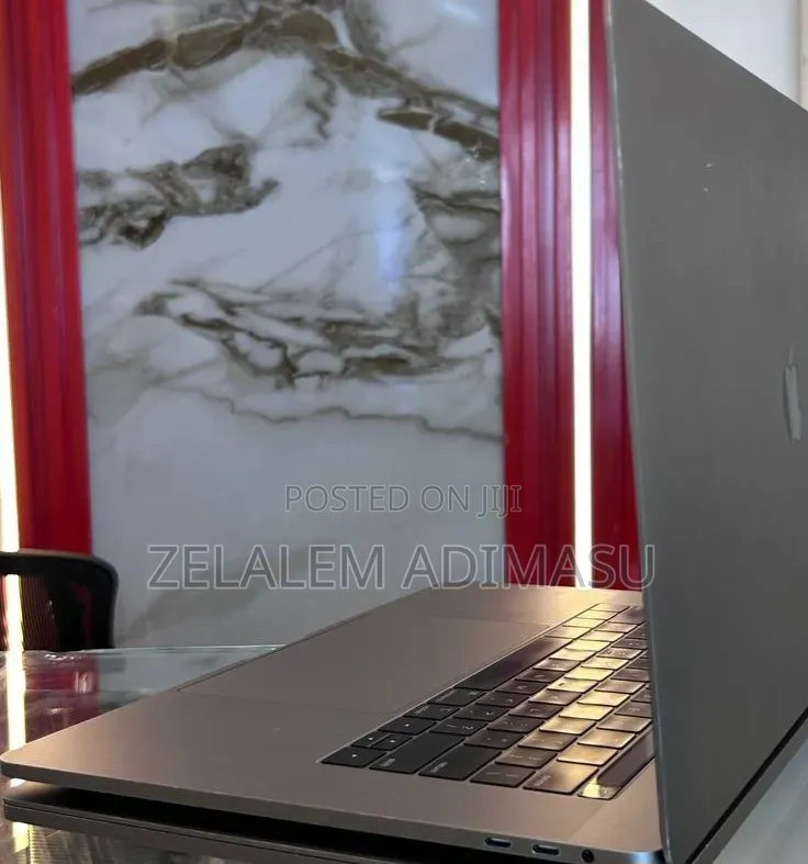 New Laptop Apple MacBook Pro 2018 16GB Intel Core i7 SSD 512GB