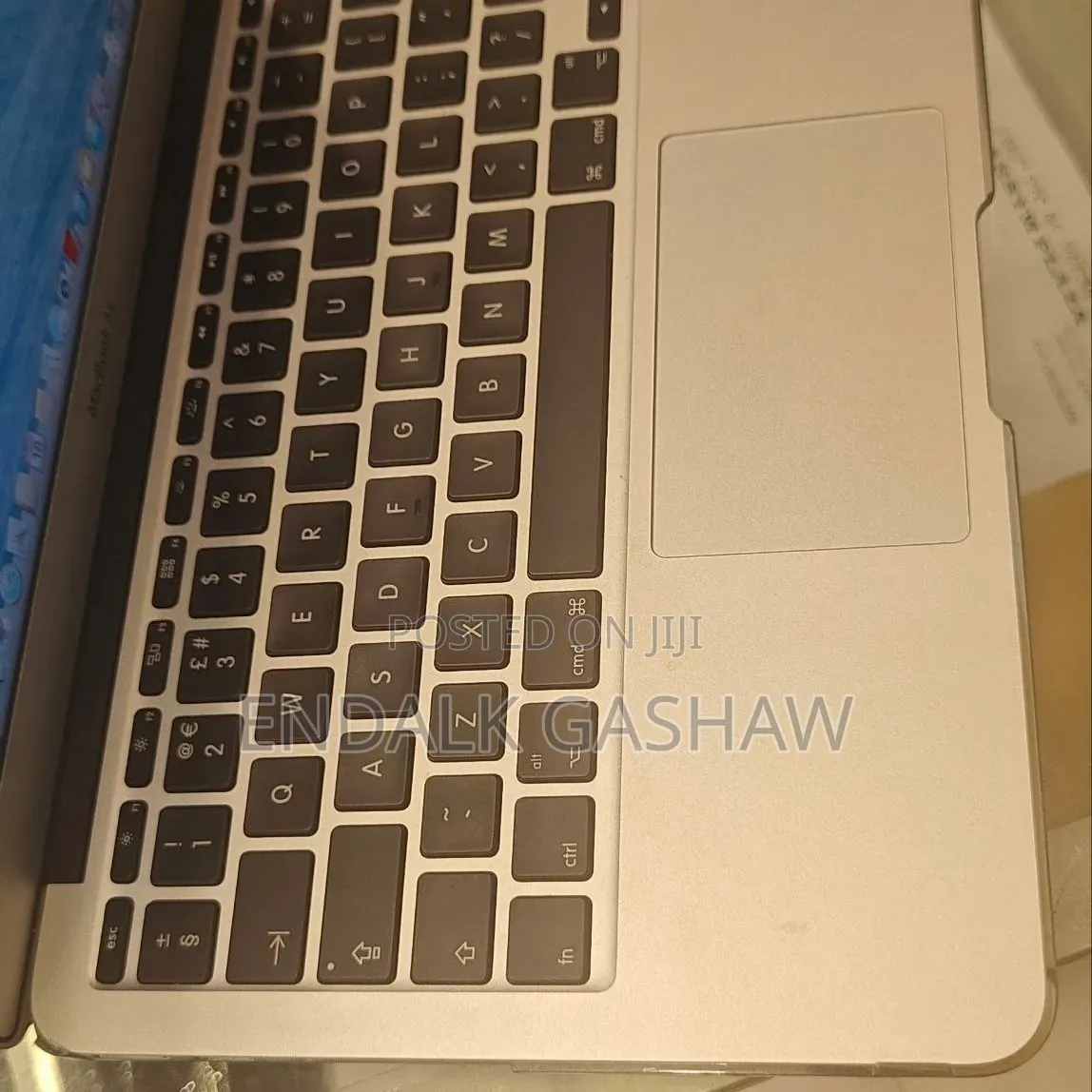 New Laptop Apple MacBook Pro 2015 4GB Intel Core i5 SSD 128GB