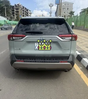 Toyota RAV4 Hybrid 2023 Green