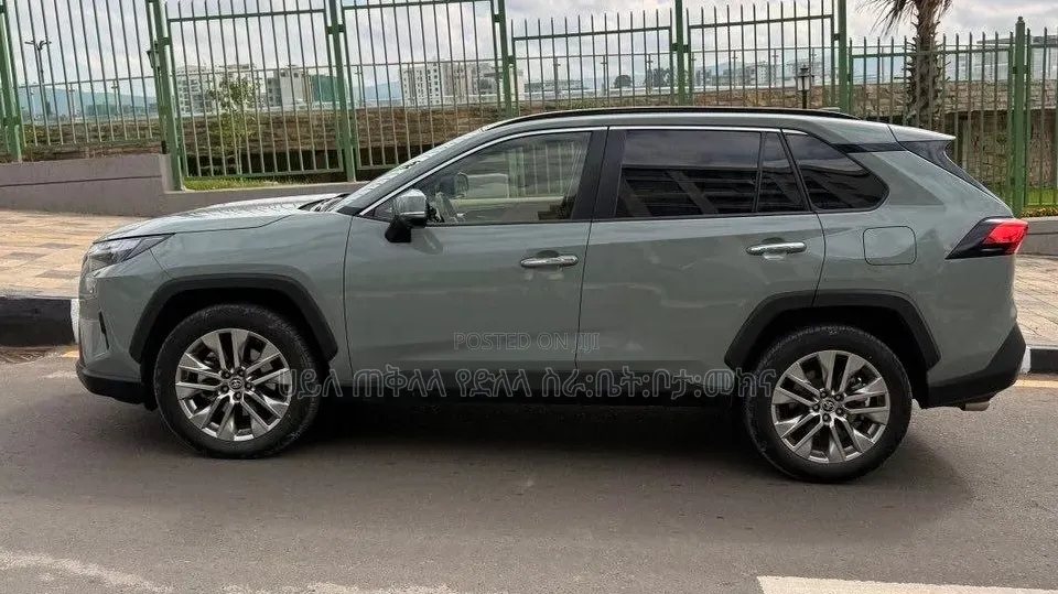 Toyota RAV4 Hybrid 2023 Green