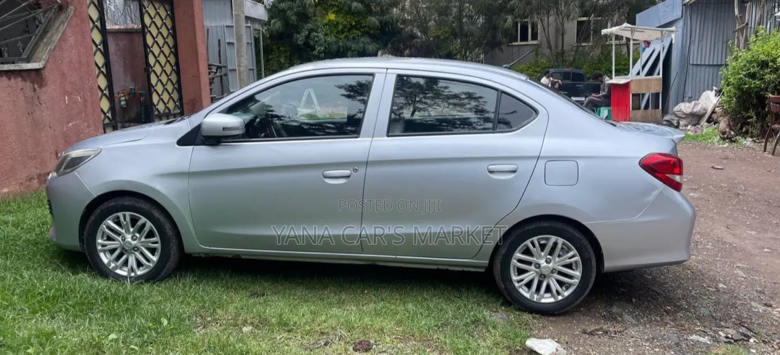 Mitsubishi Attrage 2021 Silver