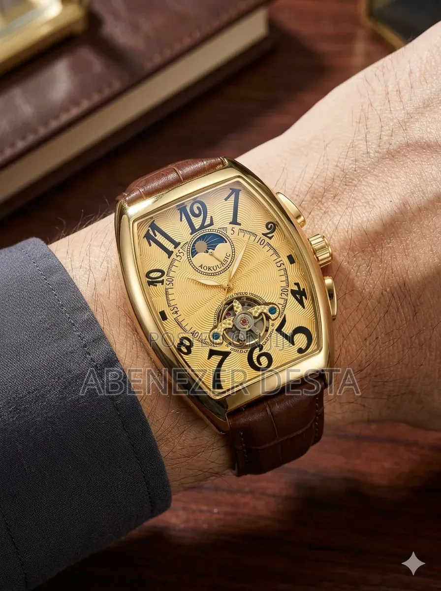 Sewor Men's Mechanical Wristwatch With a Gold-Tone Tonneauno