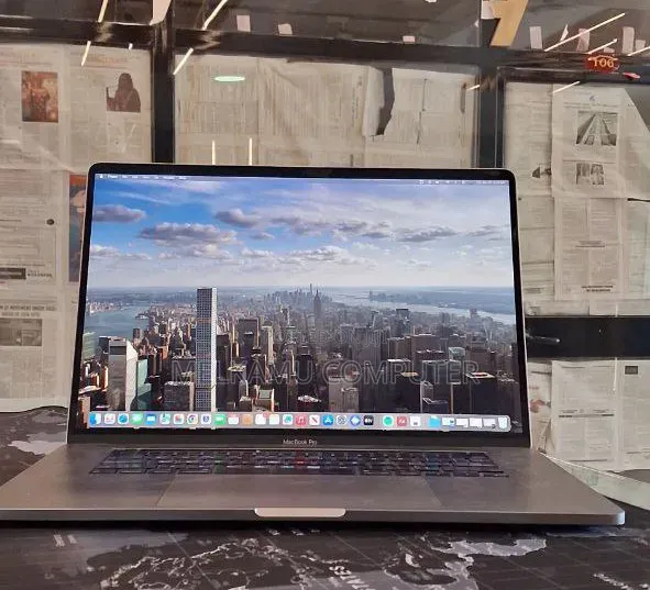 New Laptop Apple MacBook Pro 2019 32GB Intel Core i7 SSD 128GB