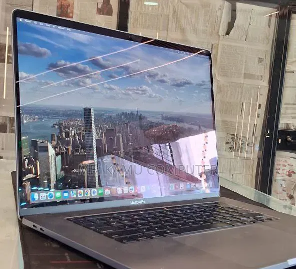 New Laptop Apple MacBook Pro 2019 32GB Intel Core i7 SSD 128GB