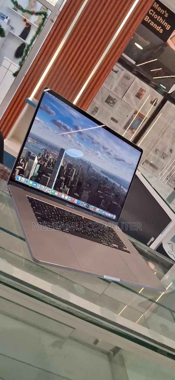 New Laptop Apple MacBook Pro 2019 32GB Intel Core i7 SSD 128GB
