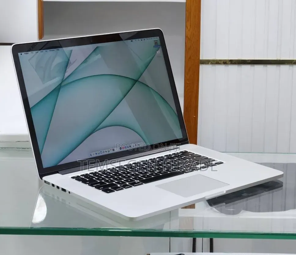New Laptop Apple MacBook Pro 2015 16GB Intel Core i7 SSD 512GB