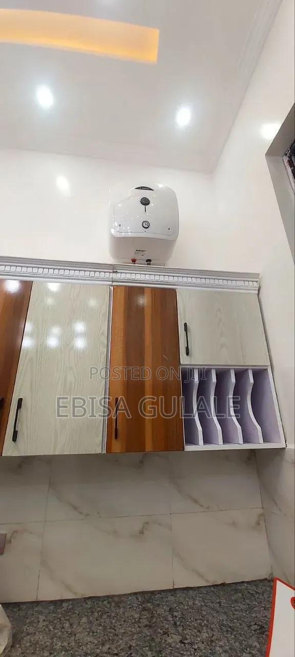 Furnished 7bdrm Farm House in Yeka for sale