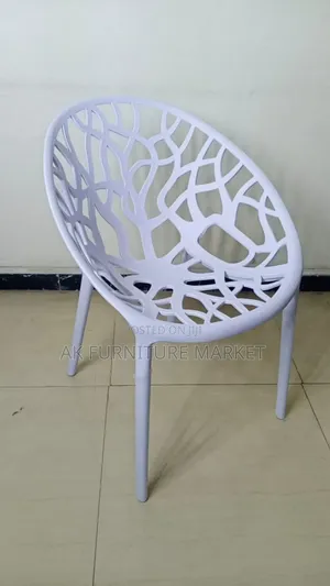 High Quality Plastic Cafe Chair