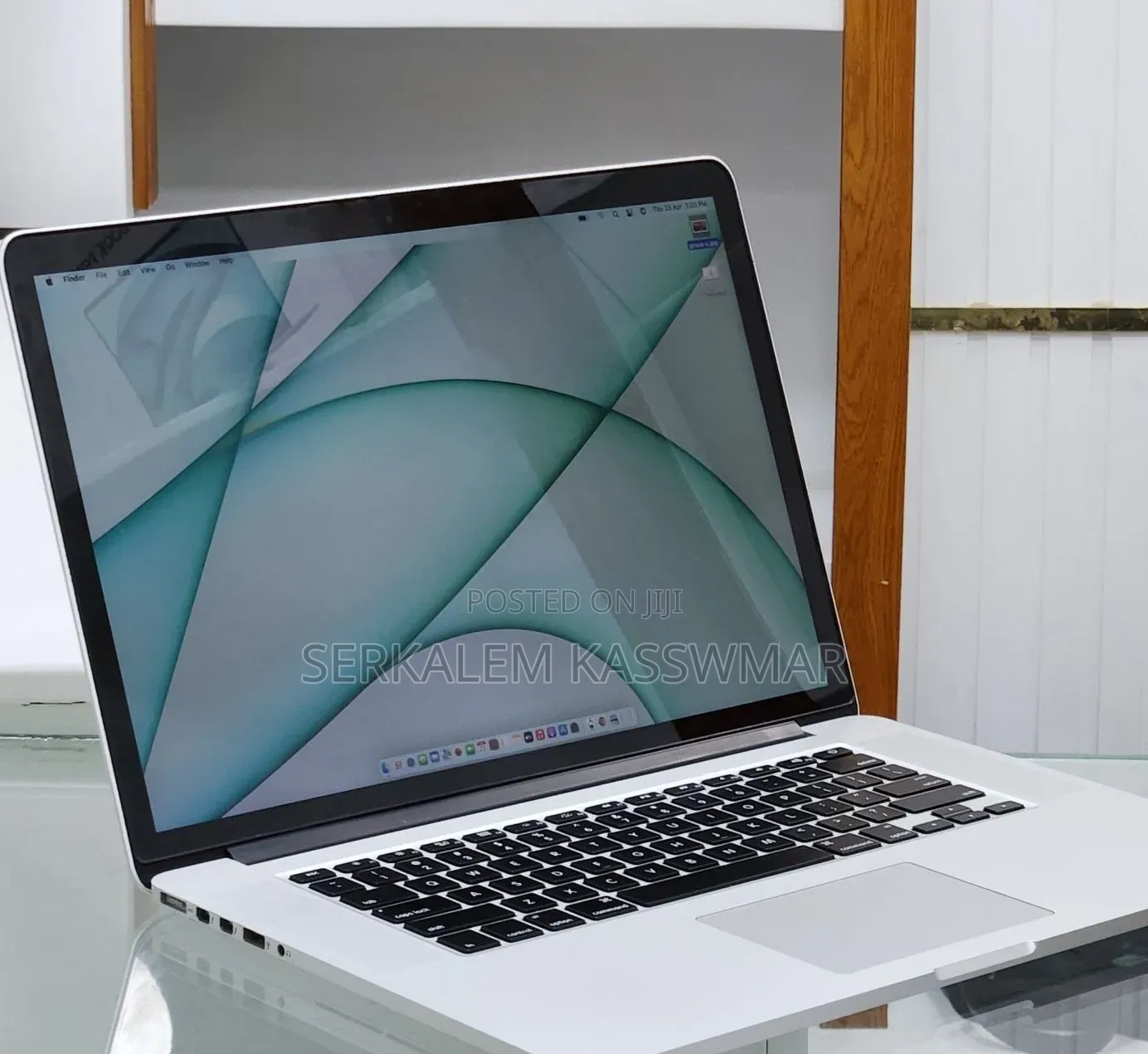 New Laptop Apple MacBook Pro 16GB Intel Core i7 SSD 512GB