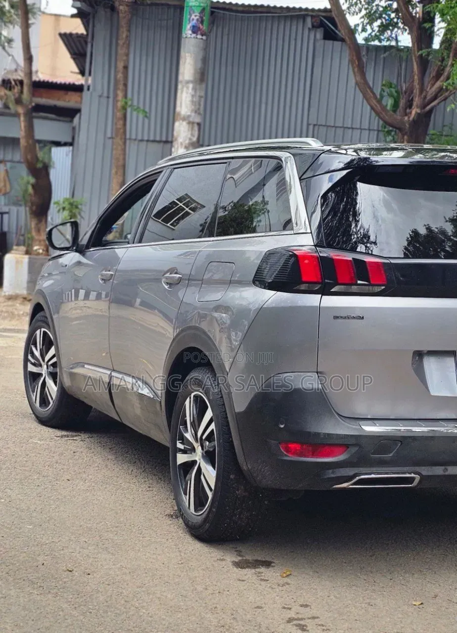 Peugeot 5008 2020 Gray