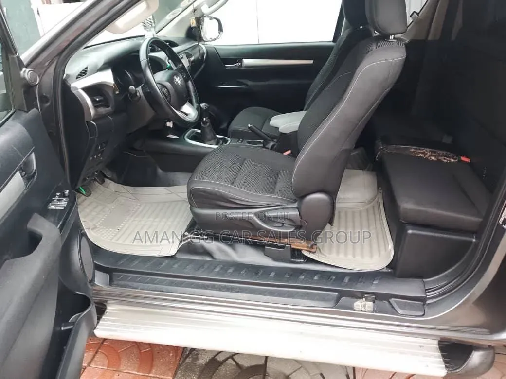 Toyota Hilux 2018 Gray