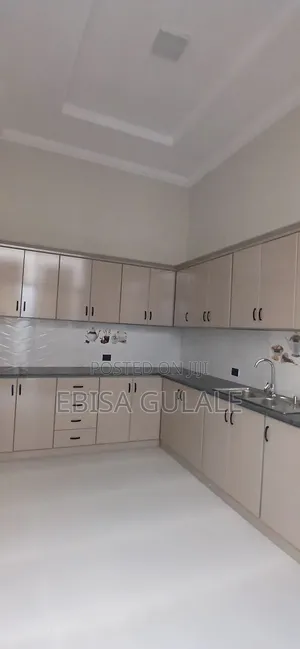 Furnished 6bdrm Farm House in Yeka for sale