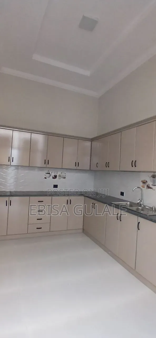 Furnished 6bdrm Farm House in Yeka for sale
