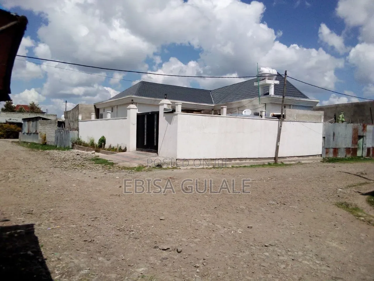 Furnished 6bdrm Farm House in Yeka for sale