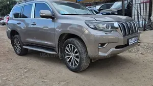 Toyota Land Cruiser Prado 2021 Pink