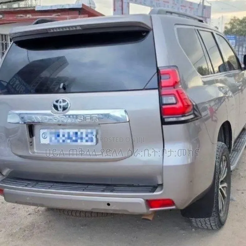 Toyota Land Cruiser Prado 2021 Pink
