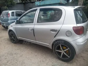 Toyota Vitz 2002 Silver