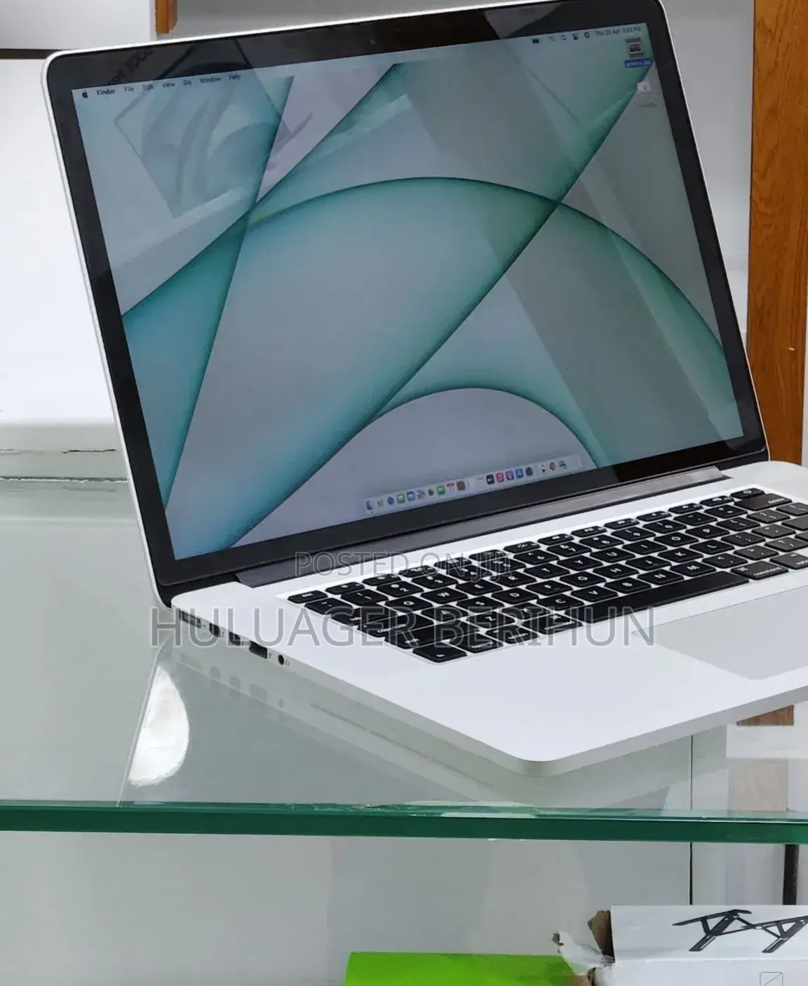 New Laptop Apple MacBook Pro 2015 16GB Intel Core i7 SSD 512GB
