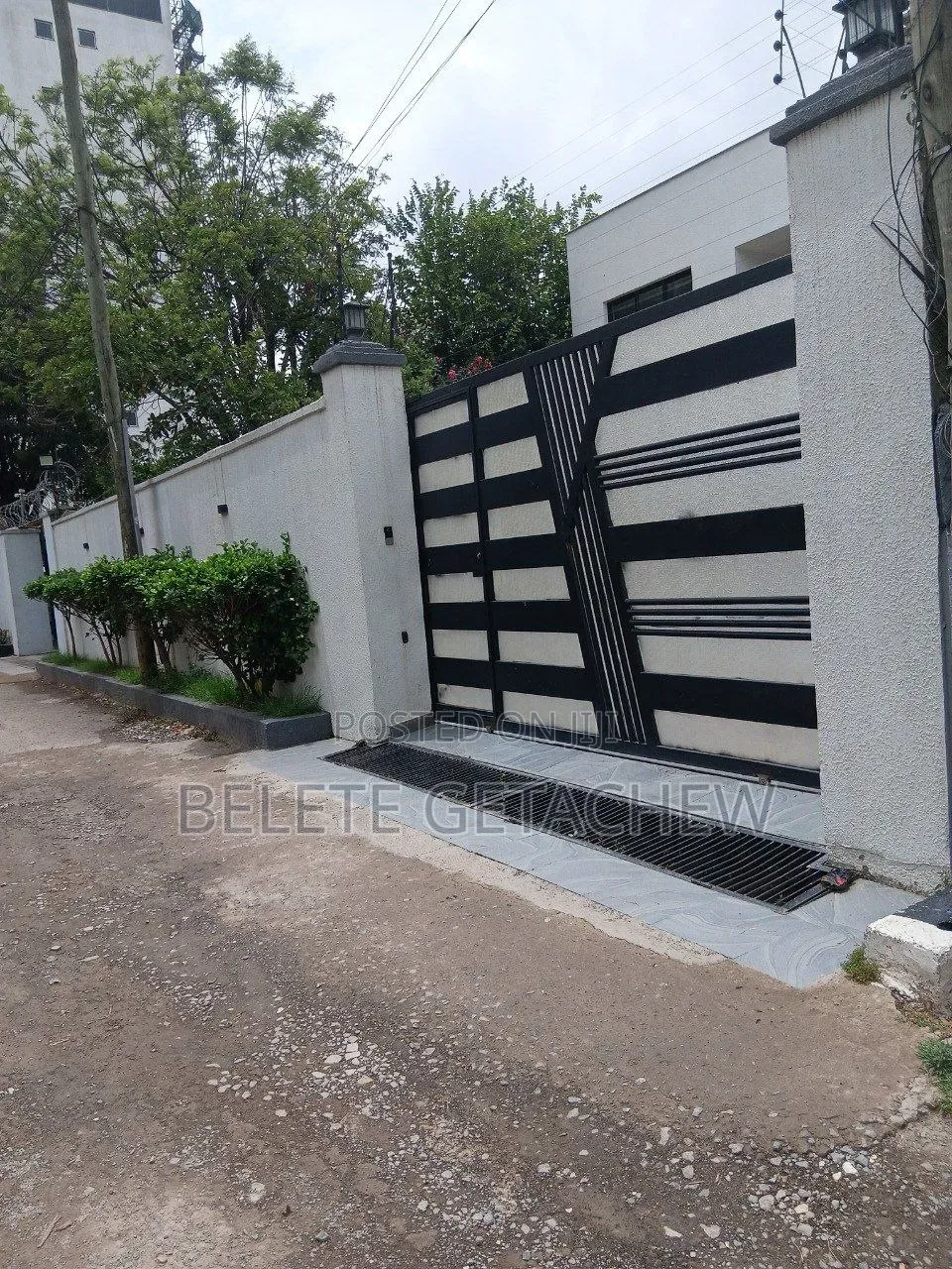 5bdrm House in Bole Skylight, G+1 for sale