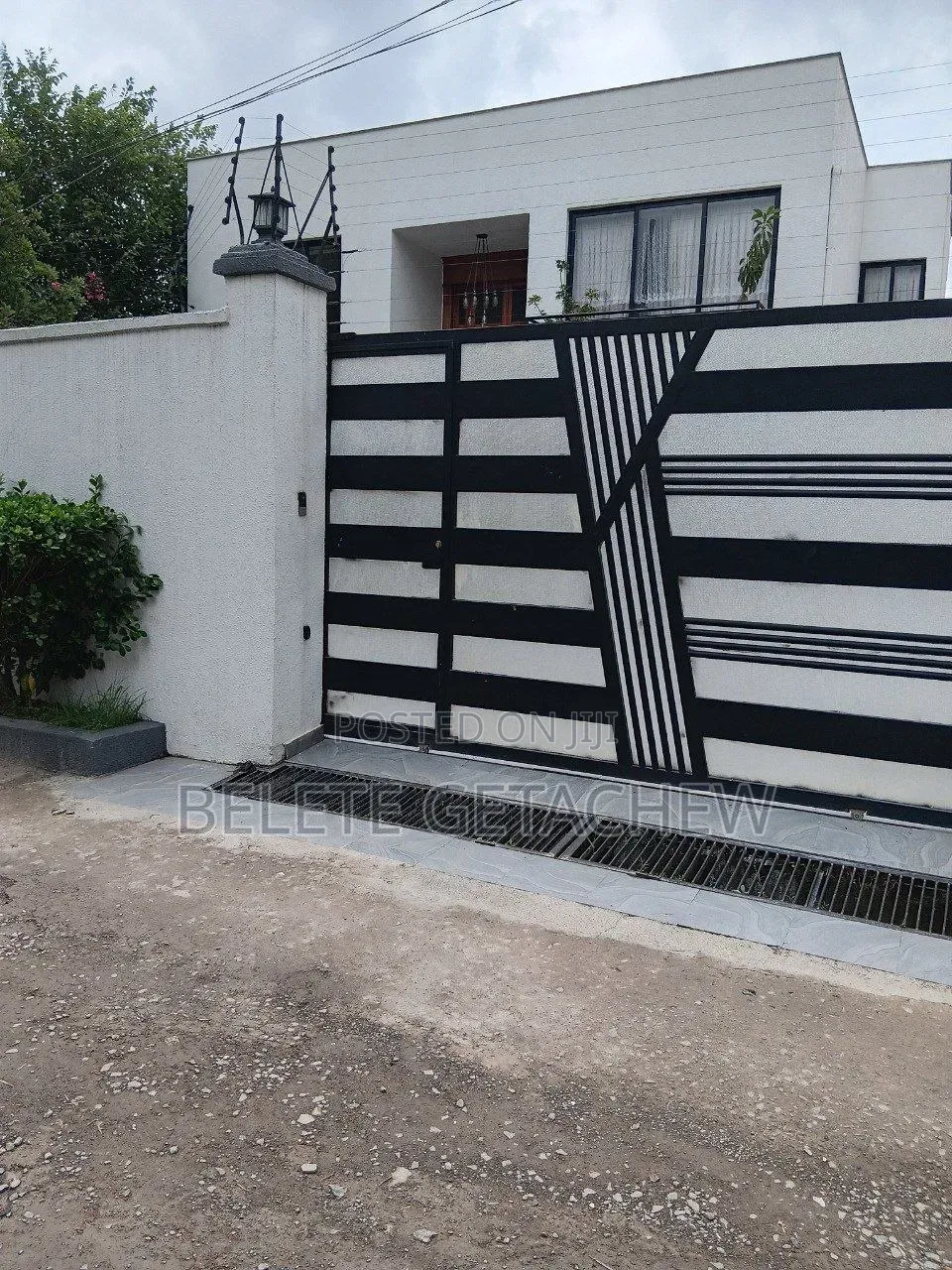 5bdrm House in Bole Skylight, G+1 for sale