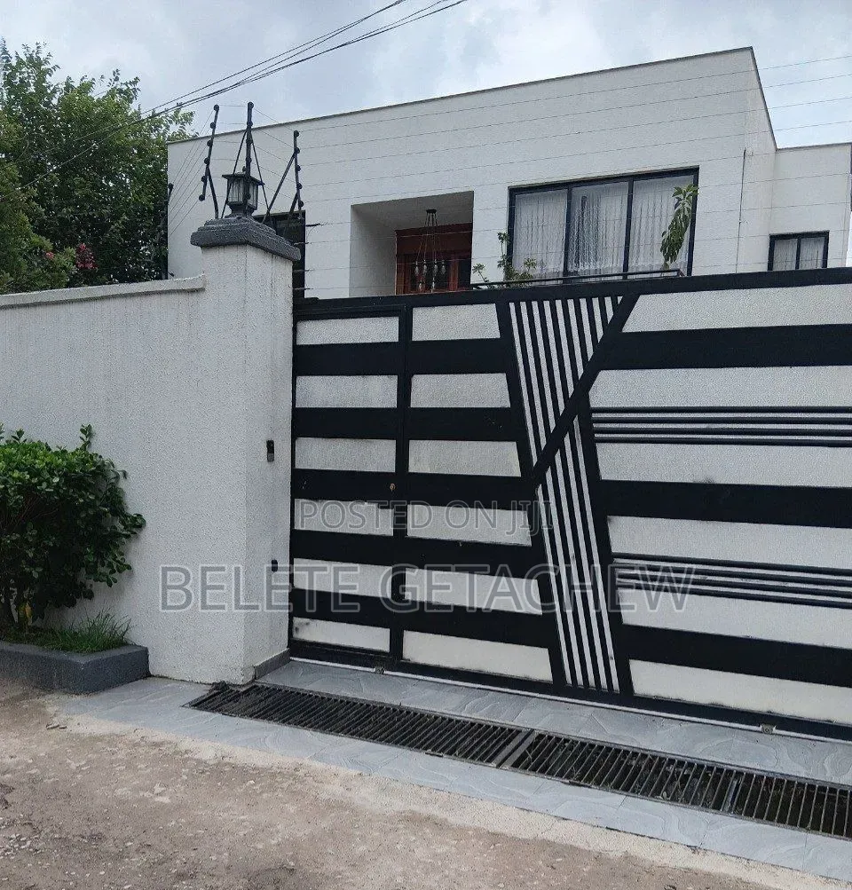 5bdrm House in Bole Skylight, G+1 for sale