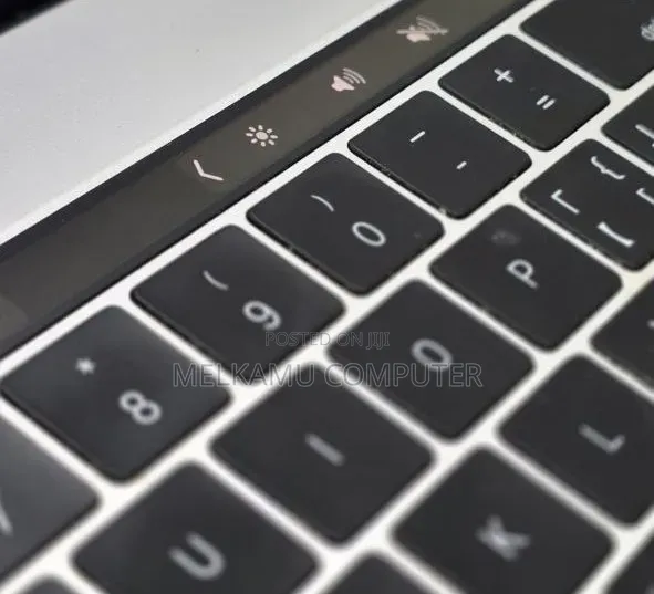 New Laptop Apple MacBook Pro 2016 16GB Intel Core i7 SSD 256GB