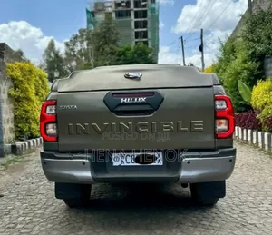 Toyota Hilux 2021 Gray