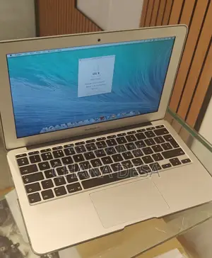 New Laptop Apple MacBook Pro 2015 4GB Intel Core i5 SSD 128GB