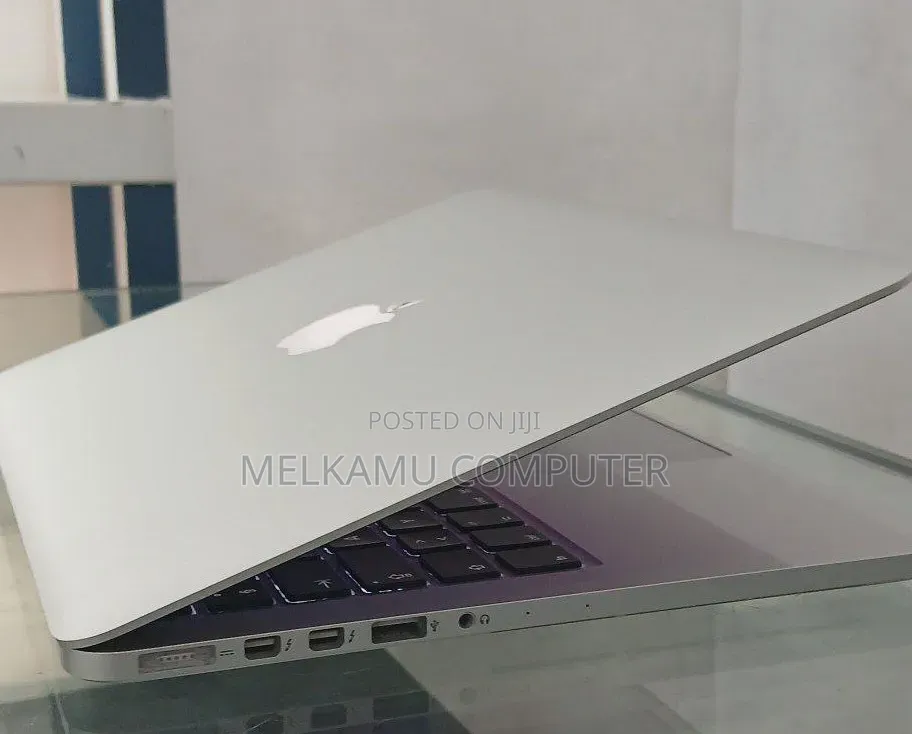 New Laptop Apple MacBook Pro 2015 8GB Intel Core i5 SSD 256GB