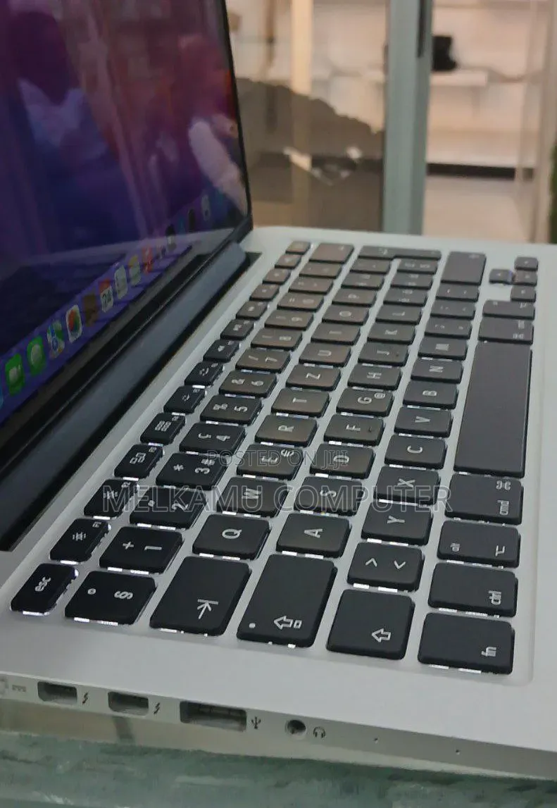 New Laptop Apple MacBook Pro 2015 8GB Intel Core i5 SSD 256GB