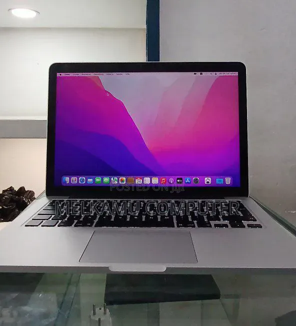 New Laptop Apple MacBook Pro 2015 8GB Intel Core i5 SSD 256GB