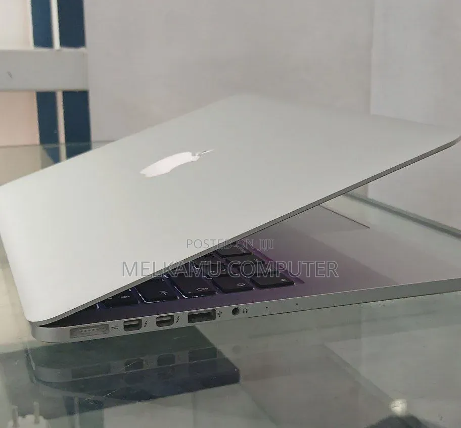 New Laptop Apple MacBook Pro 2015 8GB Intel Core i5 SSD 512GB