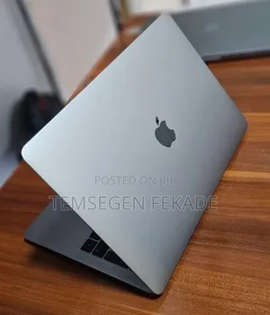 New Laptop Apple MacBook Pro 2017 8GB Intel Core i5 SSD 256GB