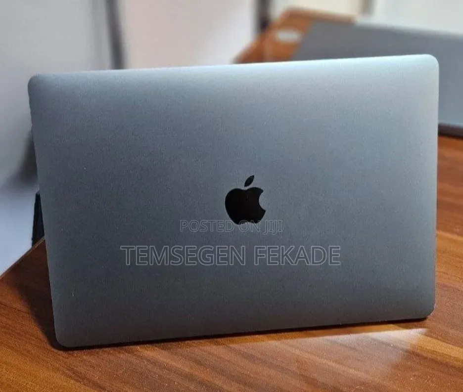New Laptop Apple MacBook Pro 2017 8GB Intel Core i5 SSD 256GB
