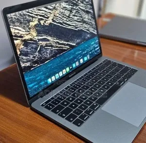 New Laptop Apple MacBook Pro 2017 8GB Intel Core i5 SSD 256GB