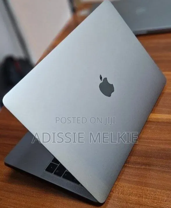 New Laptop Apple MacBook Pro 2017 8GB Intel Core i5 SSD 256GB
