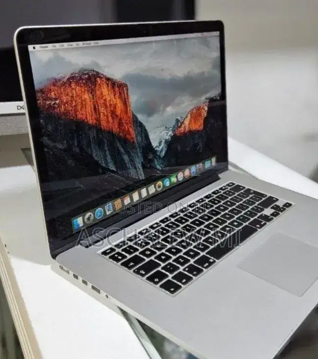 New Laptop Apple MacBook Pro 2015 16GB Intel Core i7 SSD 256GB