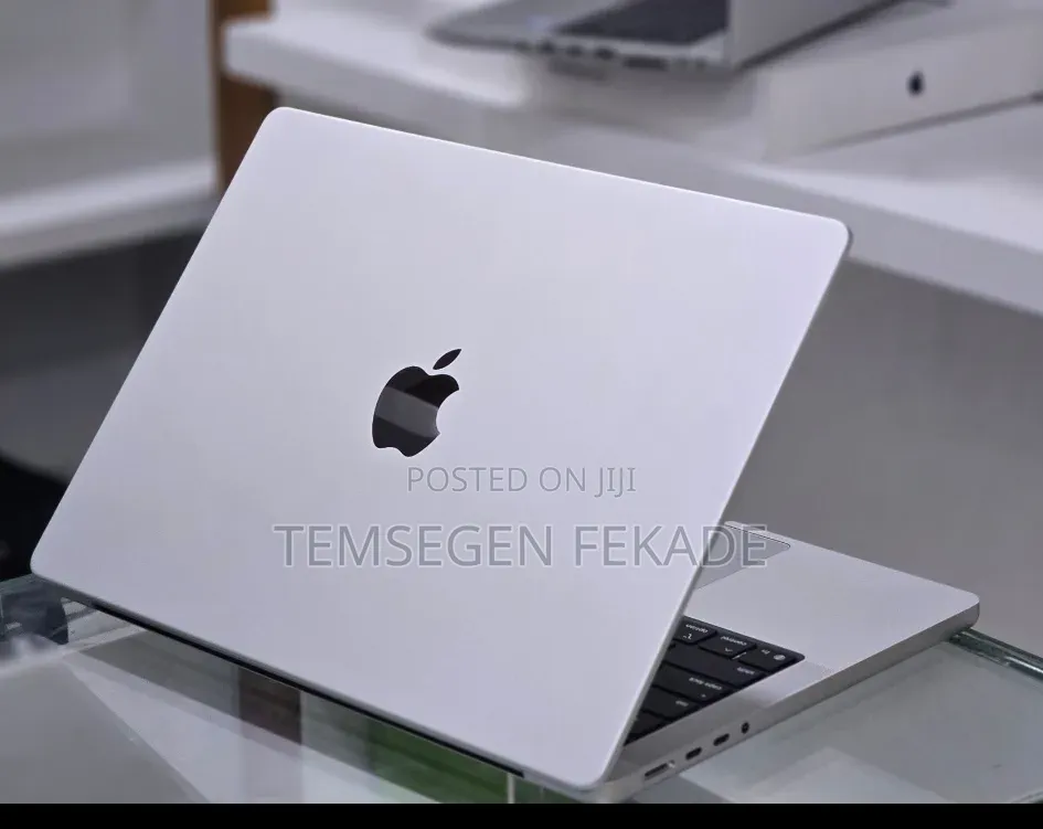 New Apple MacBook Pro 2025 M5 14-inch 16GB Apple M5 Pro SSD 512GB