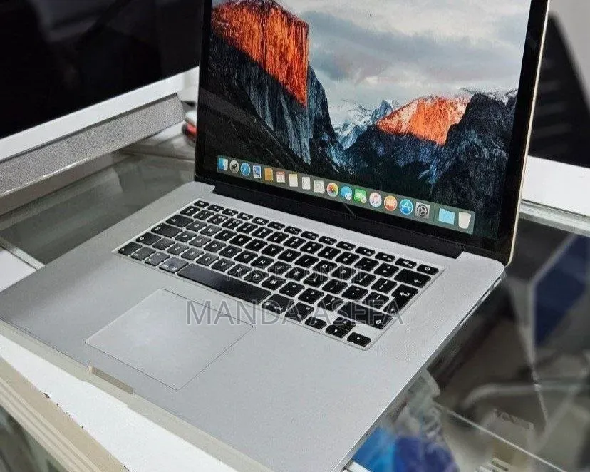 New Laptop Apple MacBook Pro 2015 16GB Intel Core i5 SSD 256GB
