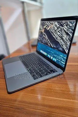 New Laptop Apple MacBook Pro 2017 8GB Intel Core i5 SSD 256GB