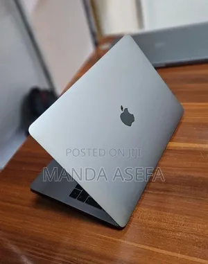 New Laptop Apple MacBook Pro 2017 8GB Intel Core i5 SSD 256GB