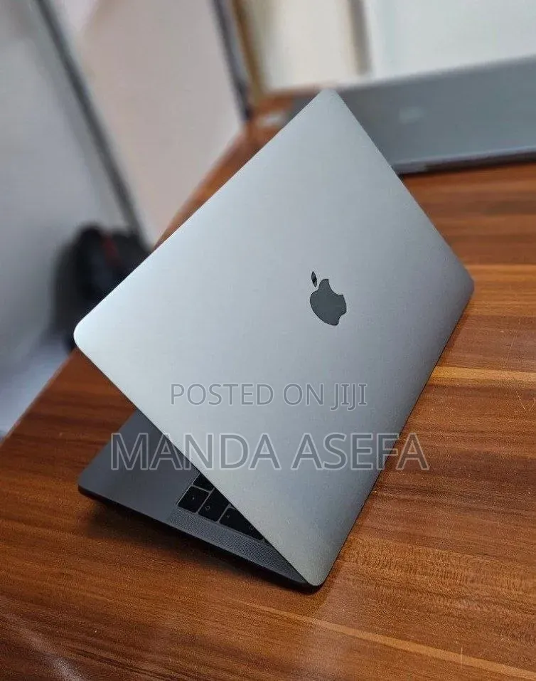 New Laptop Apple MacBook Pro 2017 8GB Intel Core i5 SSD 256GB