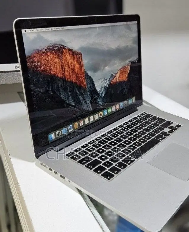 New Laptop Apple MacBook Pro 2015 16GB Intel Core i7 SSD 256GB